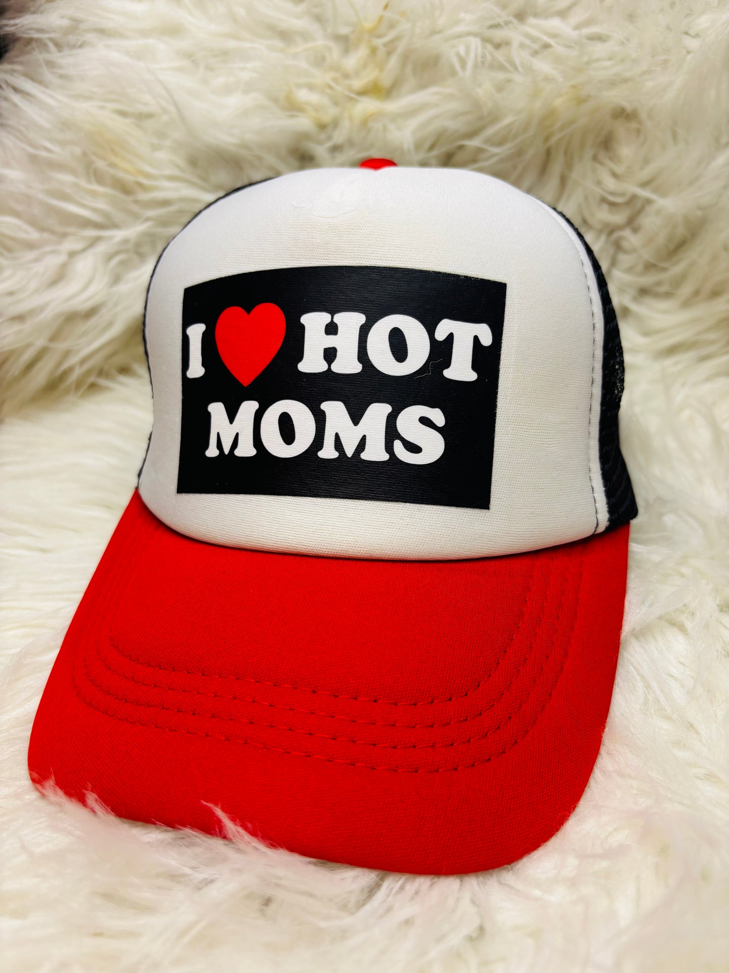 I heart hot moms